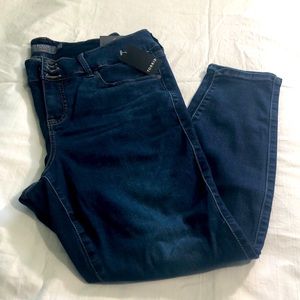 NWT Torrid High-Rise Jegging Jeans Size 16S.